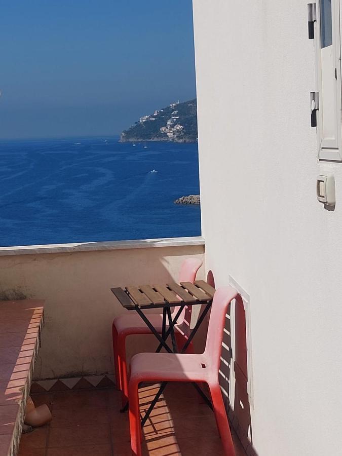 ホテル La Stanza Sul Porto Di Amalfi Camera Piccina Piccina Con Bagno Privato E Terrazzino Vista Mare エクステリア 写真