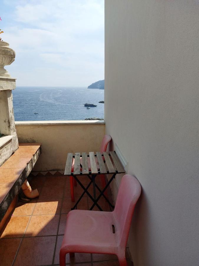 ホテル La Stanza Sul Porto Di Amalfi Camera Piccina Piccina Con Bagno Privato E Terrazzino Vista Mare エクステリア 写真