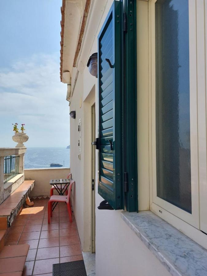 ホテル La Stanza Sul Porto Di Amalfi Camera Piccina Piccina Con Bagno Privato E Terrazzino Vista Mare エクステリア 写真